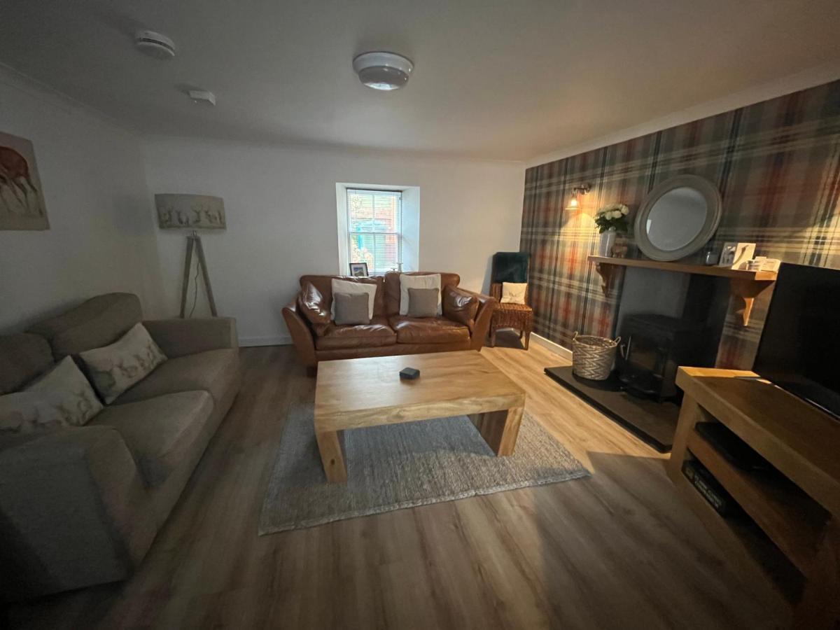 North Coast Property - 17 Margaret Street - Avoch エクステリア 写真