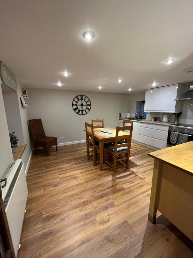 North Coast Property - 17 Margaret Street - Avoch エクステリア 写真