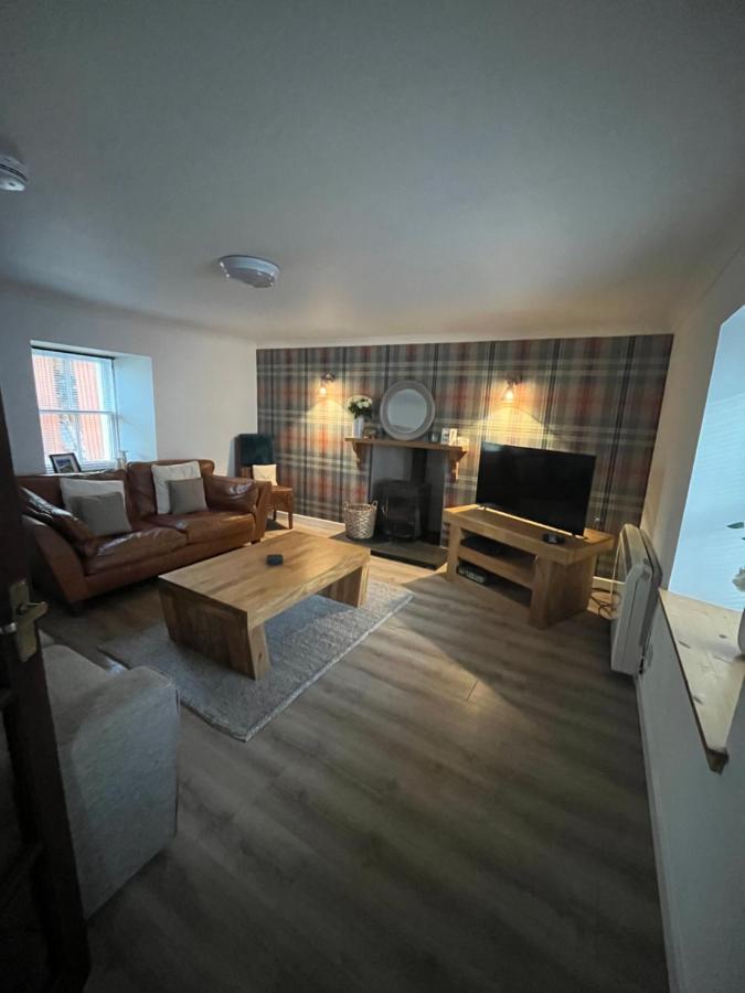 North Coast Property - 17 Margaret Street - Avoch エクステリア 写真