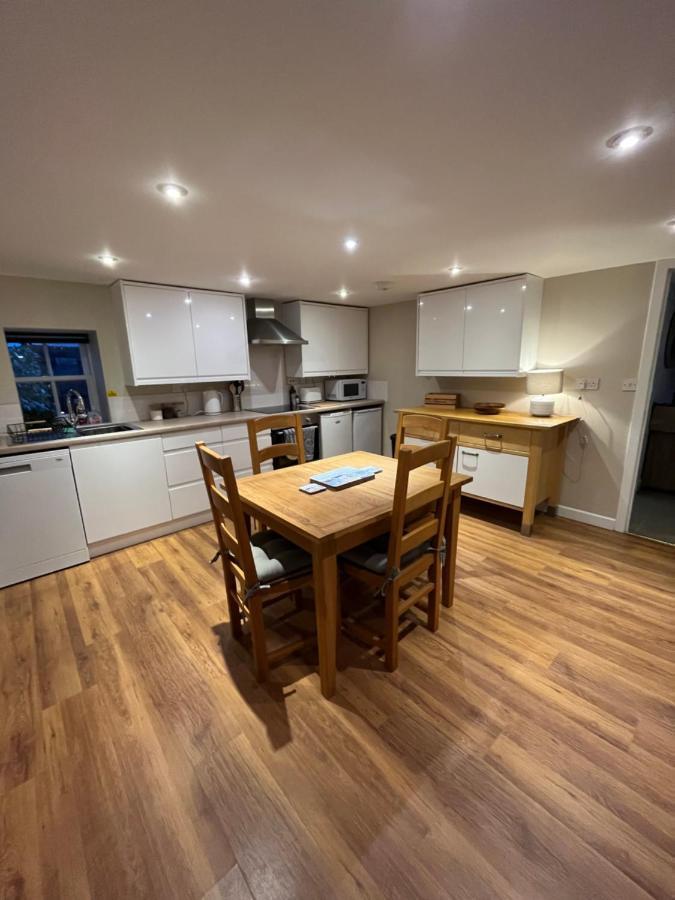 North Coast Property - 17 Margaret Street - Avoch エクステリア 写真